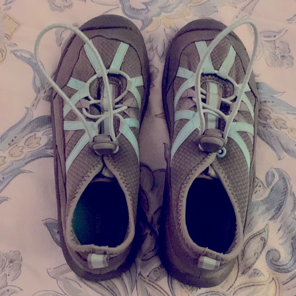 Merrell. Kids shoes. Size 2.